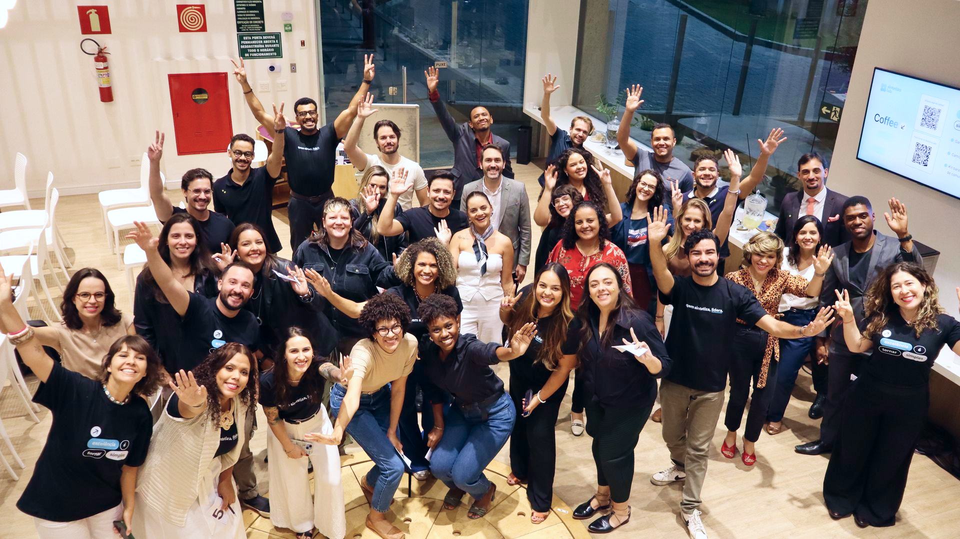Participantes reunidos em um encontro da Sintetizo Lab